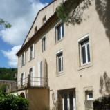 Borgarhus med trädgård, tre bostäder