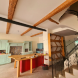 Stort byhus med affärslokal