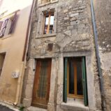 Byhus med terrass, möblerat