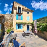 Stenhus med gîte (gästbostad)och pool, vackert läge!