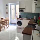 Lägenhet i två våningar, med uteplats