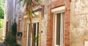 Rymligt stenhus med terrass, lugnt läge