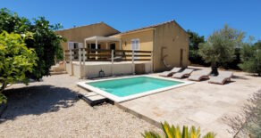 Enplansvilla med pool och gästbostad, utsikt