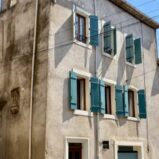 Byhus med terrass och garage