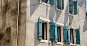 Byhus med terrass och garage