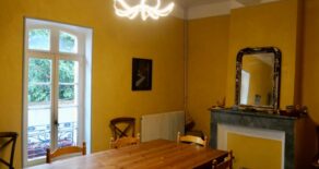 Stadshus med uteplats och garage, i Béziers historiska centrum