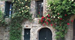 Charmigt hus i gamla stan i Agde