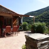 Stenhus med terrasser och trädgård, nära Roquebrun