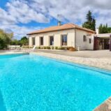 Enplansvilla med pool och utsikt