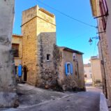 Charmigt, renoverat stenhus med terrass