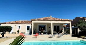 Enplansvilla med pool, garage, boulebana