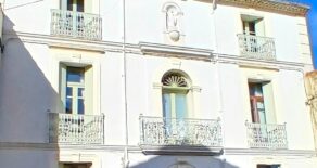 Genuint borgarhus med trädgård och pool samt garage