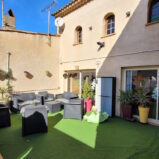 Rymligt vinmakarhus med garage och terrass samt spa