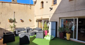 Rymligt vinmakarhus med garage och terrass samt spa