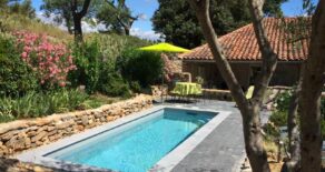 Charmigt, renoverat byhus med trädgård och pool, lantligt läge