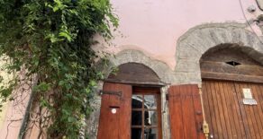 Litet, charmigt byhus i staden Agde