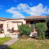 Villa med trädgård och garage i en charmig by väster om Béziers