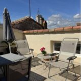 Rymligt byhus med garage och terrass, centralt i Marseillan