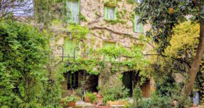 Stenhus med trädgård, i Pézenas