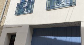 Byhus med innergård och garage
