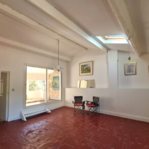 Rymligt, renoverat byhus med loggia och garage