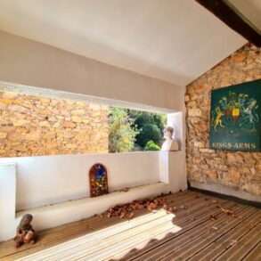 Rymligt, renoverat byhus med loggia och garage