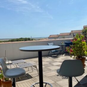 Lägenhet med stor terrass och havsutsikt, nära Narbonne