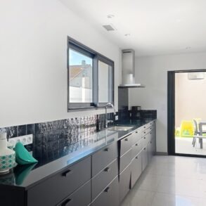 Modern villa med pool, i Sérignan nära Medelhavet
