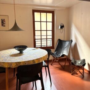 Charmigt litet hus med terrass, i Agde