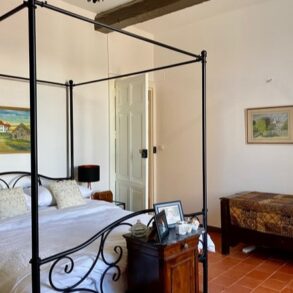 Rymligt, renoverat byhus med loggia och garage