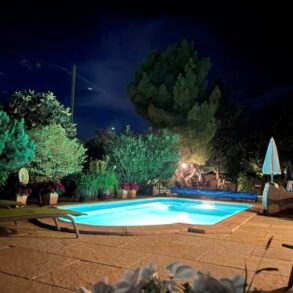Enplansvilla med pool, i Roquebrun