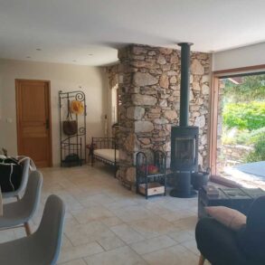 Villa med gästhus och trädgård, i Orb-dalen