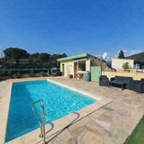 Hus med pool, i Roquebrun