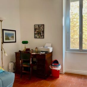 Rymligt, renoverat byhus med loggia och garage