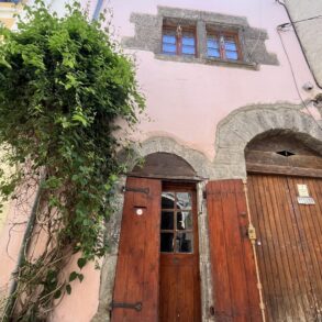Litet, charmigt byhus i staden Agde