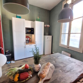 Charmigt byhus med bevarade originaldetaljer