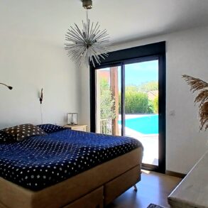 Ljus villa i toppskick, med pool, boulebana, garage – 10 minuter till Medelhavet!