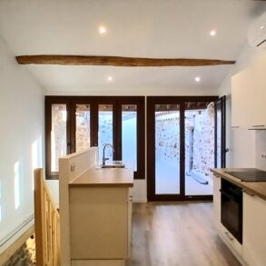 Renoverat byhus med terrass