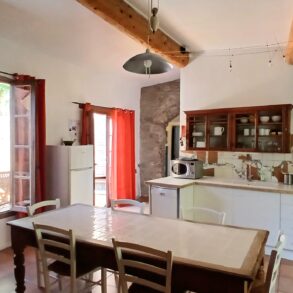Charmigt byhus med garage och terrass, nära Olonzac