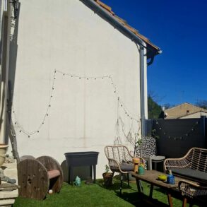 Byhus med terrass och stort garage