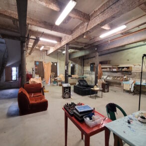 Fd vingård med flera byggnader och stor tomt, nära Narbonne