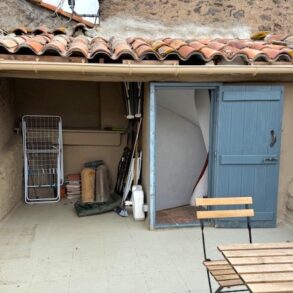 Charmigt litet hus med terrass, i Agde