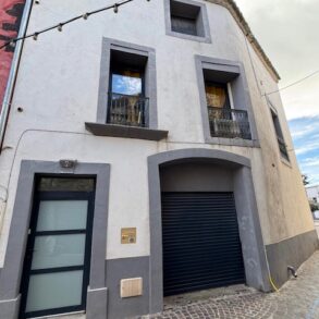 Välrenoverat byhus med garage och terrass, i Marseillan