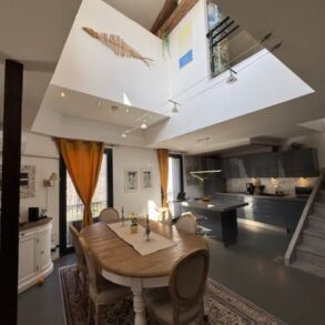 Välrenoverat byhus med garage och terrass, i Marseillan