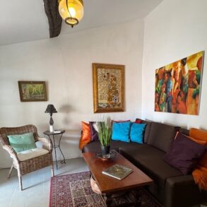 Charmigt byhus i Agde, med loggia