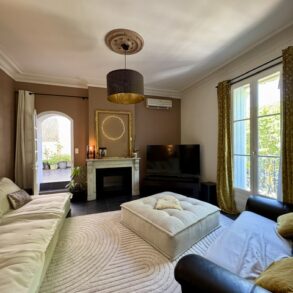 Elegant, renoverad borgarlägenhet med terrass, centralt i Béziers