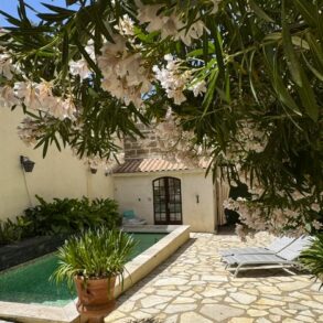 Magnifikt hus i centrala Pézenas, med trädgård och pool, en oas!