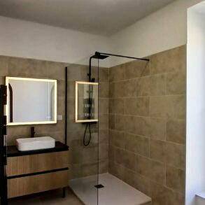 Renoverat borgarhus med garage, uteplats och originaldetaljer