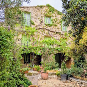 Stenhus med trädgård, i Pézenas