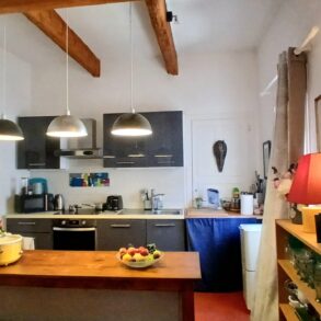 Charmigt byhus med garage och terrass